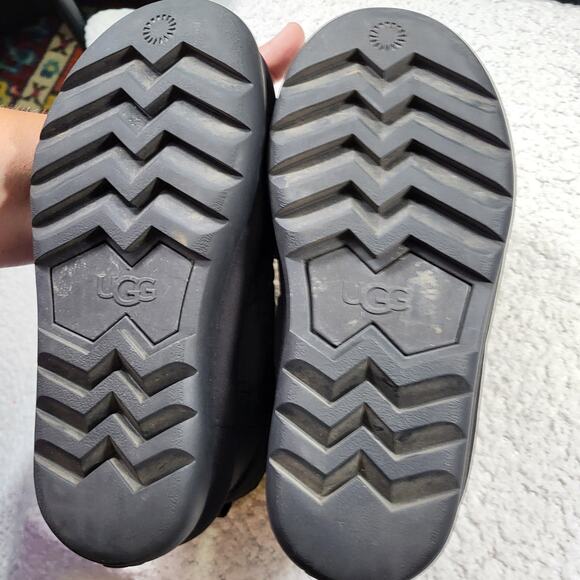 UGG Classic Maxi Mini boots black bootie womens size 7 - Picture 5 of 6